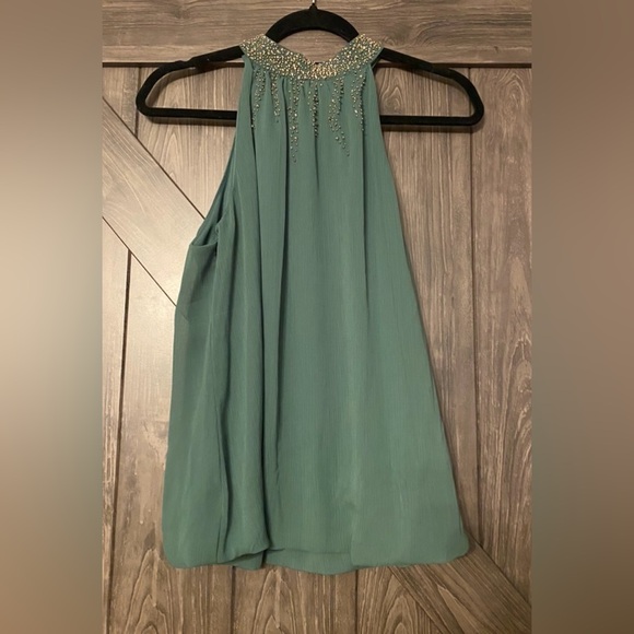 Green Alfani Beaded Neck Halter top with bubble hem, NWT, sz M - Picture 2 of 11